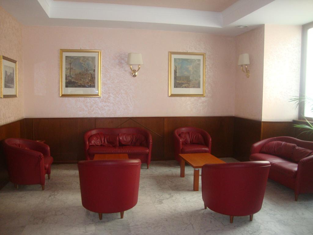 Hotel Primus Roma Luaran gambar